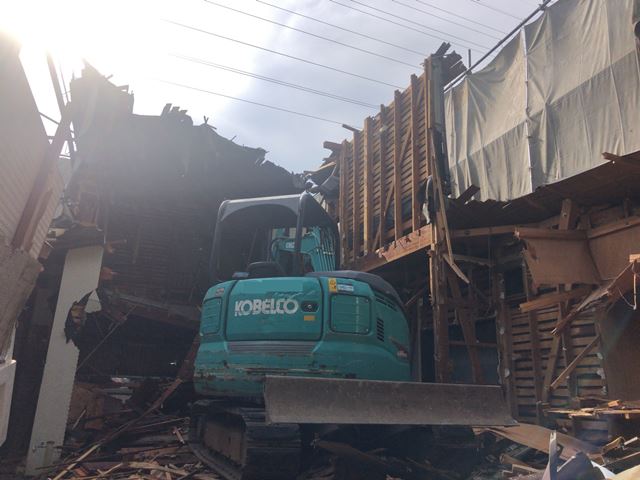 木造2階建て解体工事(神奈川県相模原市南区新戸)工事中の様子です。